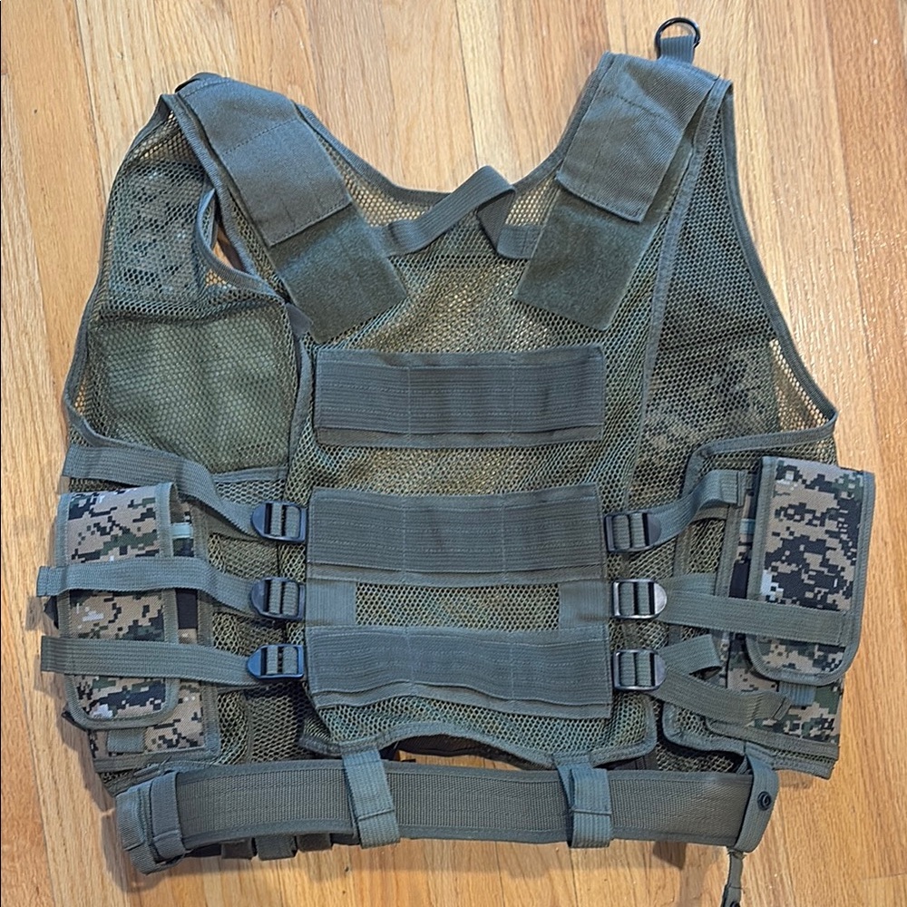 Men’s Camouflage Vest - Picture 8 of 8